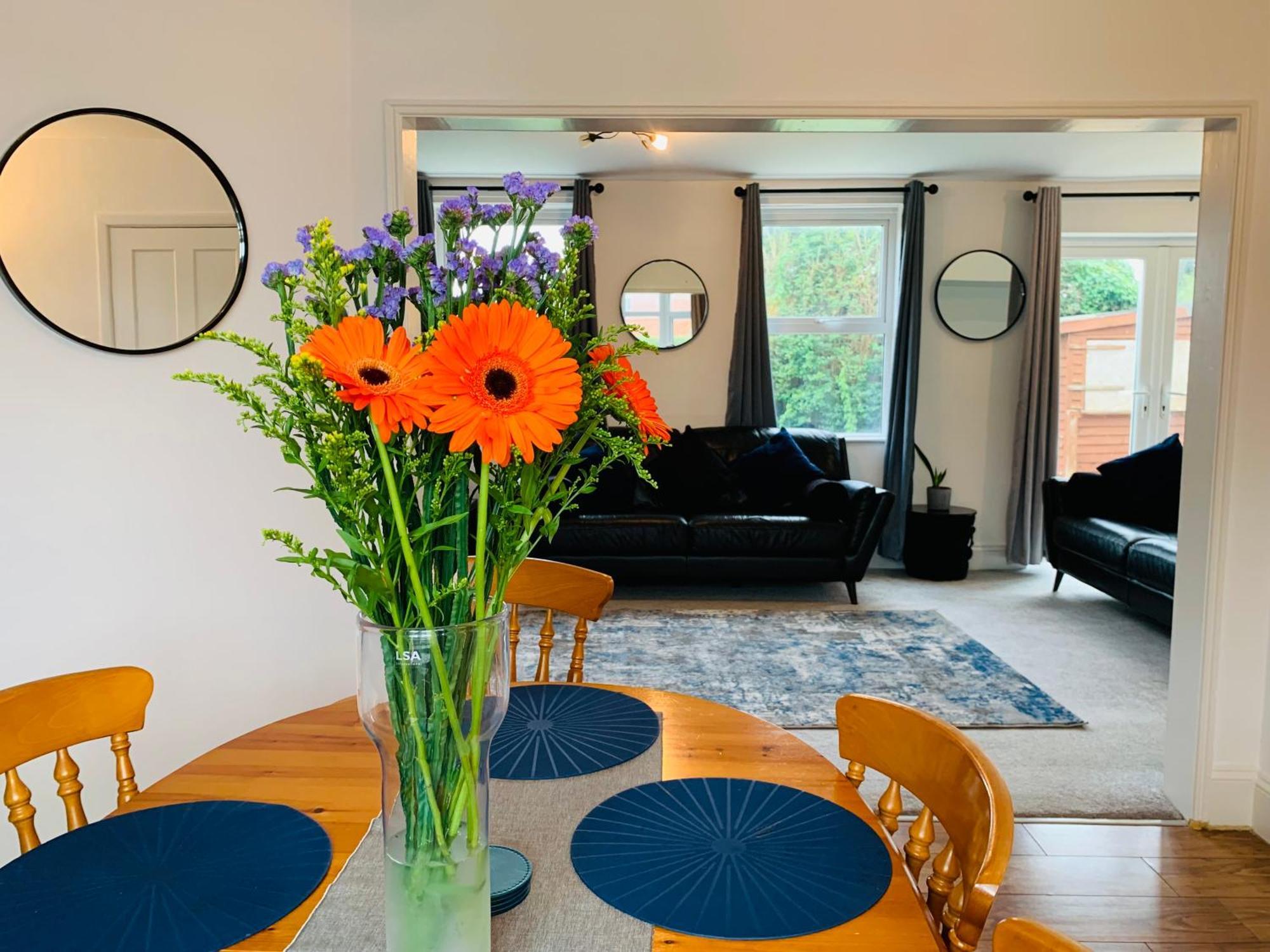 Chic 5 Bedroom House With Private Parking & Garden Bristol Exterior photo